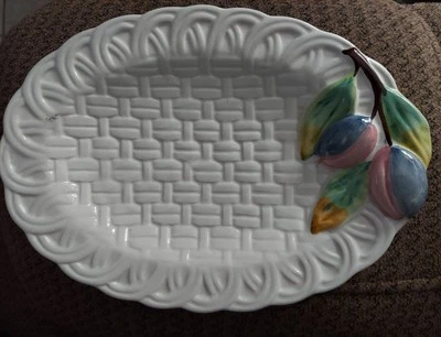 Vintage Keramik Korbgeflecht Schale/Platte handbemalt Pflaume aus Portugal ~ wie besehen - Bild 1 von 4