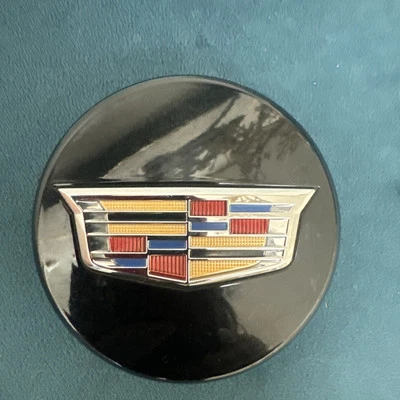 CADILLAC OEM SRX DTS STS CTS ATS XTS XT4 XT5 XT6 CENTER CAP 9597375 2.625in - Image 1 of 3