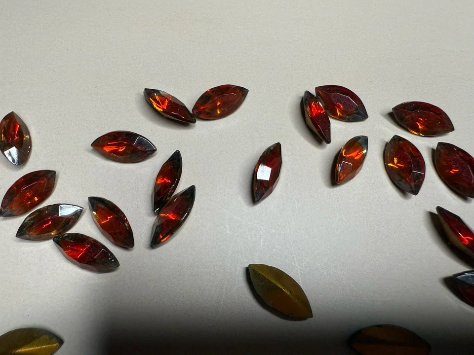 Navetas rojas Mephisto alemanas vintage de 15x7 mm (tan únicas) Foto 1 de 3