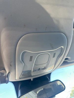 Used Front Upper Center Console fits: 2017 Jeep Renegade roof w/o sunroof AM-FM- Foto 1 de 4