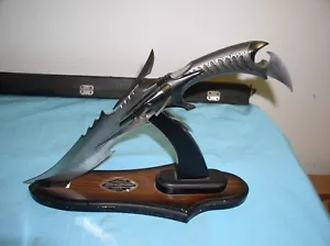 Gil Hibben 2002 Tiger Shark Knife GH2014 United Cutlery w/ Stand VGUC NO BOX - Picture 1 of 16