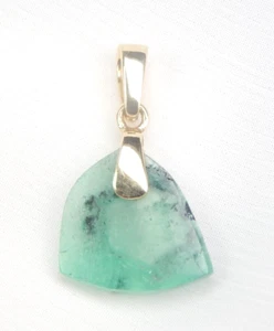 Colombian Emerald Pendant 9.08 Cts Fancy Irregular Cut 18K Yellow Gold Muzo - Picture 1 of 13