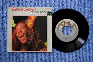 DENNIS BROWN / SP AM AMS 9136 / 1981 (NL) - Picture 1 of 2