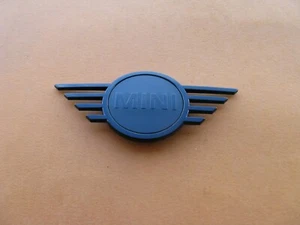 17 18 19 20 MINI COOPER COUNTRYMAN FRONT EMBLEM LOGO BADGE SIGN SYMBOL A43966 - Foto 1 di 3