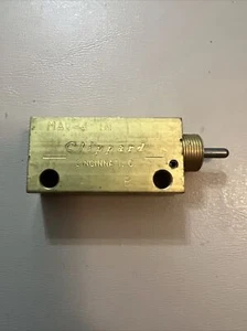 Clippard MAV-4 Valvola a 4 vie, ritorno a molla, 1/8" NPT - Nuova scatola aperta - Foto 1 di 5