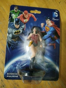 Wonder Woman Figurine 3" Tall With Stand/Base -Genuine DC Comics - NIP! - Picture 1 of 4