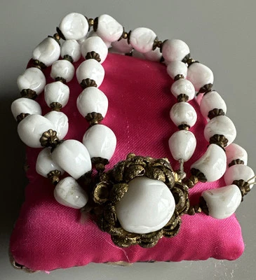 复古 MIRIAM HASKELL 模塑白色玻璃珠花手镯 8 — 第 1/4 张图片