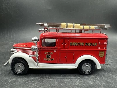 Matchbox 37 1937 GMC Fire Rescue Squad Van FDNY Fire Dept New York YFE10 1:43 - Image 1 of 4