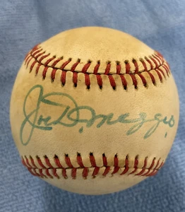 Joe DiMaggio Autographed Baseball - Obtained In Person - Picture 1 of 7