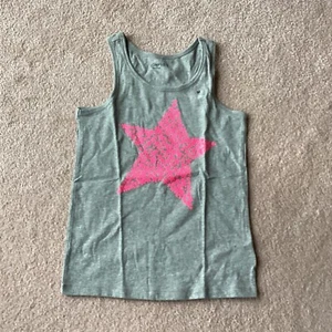NWT SIZE TAG GAP GIRLS SOFT COTTON TANK TOP, 8, GRAY WITH PINK STAR - Picture 1 of 3
