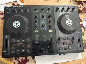 TRAKTOR KONTROL S2 MK1 Native Instruments DJ Equipment - Picture 1 of 6