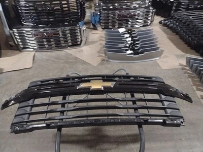 Chevrolet Silverado 2500 2024 parrilla 3076093 Foto 1 de 4