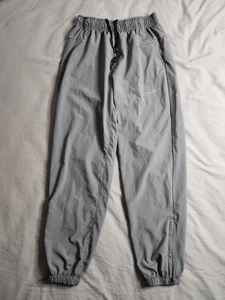 Nike Dri-Fit Tapered vielseitige Jogginghose Hose Herren Größe Small grau FB7497-084 NEU - Bild 1 von 11