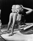 Betty Grable magnifique pose glamour des années 1930 en robe serrée 24x36 pouces affiche