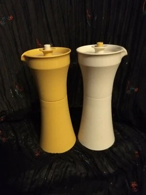 Set di cruet per olio e aceto Tupperware vintage - mandorla e oro - Immagine 1 di 4