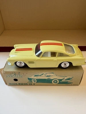 Voitures miniatures 1 /43 SOLIDO  Aston Martin   DB 4 - Photo 1/4