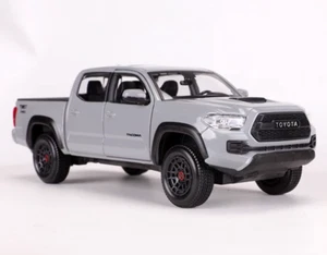 Camión pickup Maisto 1:27 gris 2023 Tacoma TRD PRO modelo coche diecast metal - Imagen 1 de 3