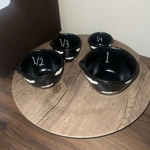 Rae Dunn Set Of 4 Black Measuring Cups with White Bats (291) - Picture 1 of 4