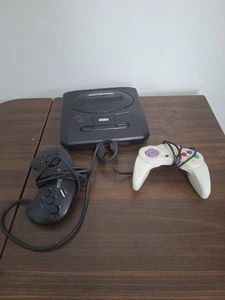 Consola Sega Genesis con 2 mandos.  Sin cable de alimentación - sin probar  - Imagen 1 de 6