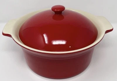 Cazuela redonda de 2 cuartos de galón para hornear Bialetti con tapa horno de gres rojo a mesa Foto 1 de 4