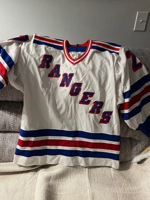 Camiseta De Colección New York Rangers CCM NHL #27 KOVALEV Talla 46 POR MÁSCARA Foto 1 de 4