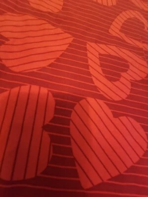 Leggings Lularoe TC2 - Tema Dia dos Namorados - Nova sem etiquetas - Vermelha com corações geométricos - Imagem 1 de 3