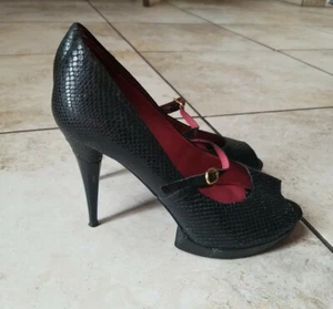Pour La Victoire Women's Shoes Black Snake Heels Peep Toe Vero Cuoio Size 8.5 - Picture 1 of 12