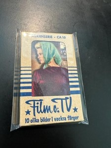 1962 Dutch Gum Star Brigitte Bardot #CA43  SHOWING ON TOP OF UNOPENED PACK #CA10