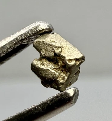 Natural Platinum with Gold Crystal/Rare Nugget/Konder massif, Russia) – 1.925 ct - Image 1 of 4