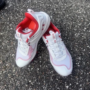 UA Under Armour Glyde MT Softball Cleats - WHITE & RED SIZE 8.5 - Picture 1 of 7