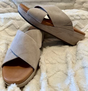 Gentle Souls Mikenzie Suede Platform Sandals Cream Sz 11 Criss Cross Straps EUC - Picture 1 of 10