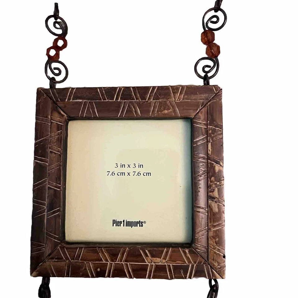 Pier 1 Importa Marcos de Bambú Conectados por Hermosas Cuentas 3 Marcos 3x3. Foto 1 de 4