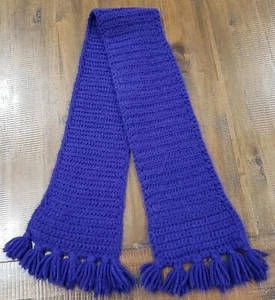 Bufanda vintage años 80 tejida a mano con borlas azul/púrpura niños/mujeres HECHA A MANO - Imagen 1 de 4