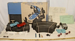 STROMBECKER INTERNATIONAL RACING SET 1/32 SLOT CAR SET BOXED - Picture 1 of 7