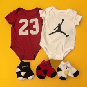 JORDAN Baby 5-pc Gift set Bodysuits/Rompers &3-Pair of Socks 3-6 Months. UNISEX - Picture 1 of 8