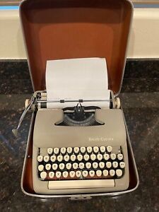 Smith Corona Vintage Super Sterling Manual Typewriter w/ Case Tan Brown 1960s