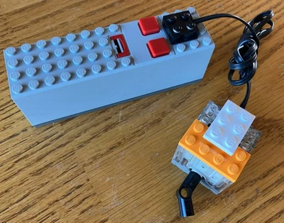 LEGO WIRE REMOTE BATTERY BOX RED BUTTONS & MOTOR WORKS FORWARD/REVERSE - Bild 1 von 4