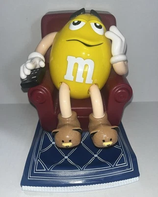 M&M's Lazy Boy 躺椅糖果分装机收藏品黄色花生 1999 — 第 1/4 张图片