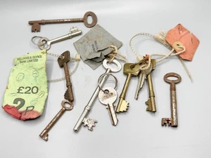 VINTAGE KONVOLUT SKELETT SCHLÜSSEL SCHRANK SAFE SCHLOSS SCHLÜSSEL RESTPOSTEN ANTIKBESCHLÄGE - Bild 1 von 8