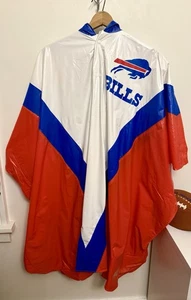De Colección Años 80 90 Buffalo Bills NFL Lluvia Con Capucha Vinilo Poncho Chaqueta OSFA Rompevientos - Imagen 1 de 8