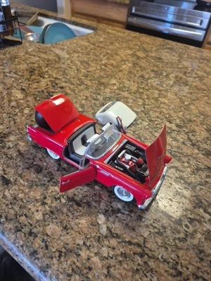 Road Legends 1955 Ford Thunderbird Convertible Die-Cast Car 1:18 Scale Red - Image 1 of 3