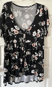 Torrid Tunic Top Short Sleeves Black Floral Blouse Size 3 Plus - Picture 1 of 3