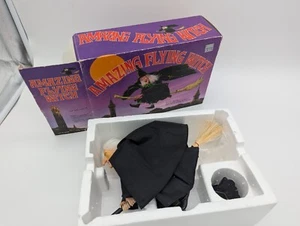 Ricambi As Is Vintage Halloween Incredibile Strega Volante Maxon Giocattolo Decorazione Mondo 1987 - Foto 1 di 11