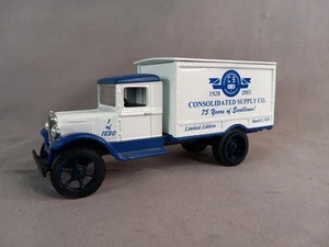 Ertl Hawkeye Delivery Truck 1931 Diecast Consolidated Supply Company im Maßstab 1:34 - Bild 1 von 8