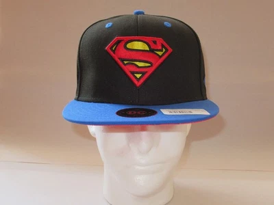 Gorra/Gorra Ajustada Exclusiva con Tapas Logotipo DC Superman 7 1/4" Nueva Foto 1 de 4
