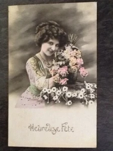 CP HEUREUSE FETE FEMME ELEGANTE PANIER ROSES FLEURS - 11168 - Imagen 1 de 2