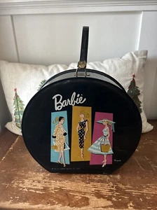 Vintage 1961 Mattel Barbie Puppe Pferdeschwanz runde Hutschachtel Tragetasche Aufbewahrungskoffer - Bild 1 von 10