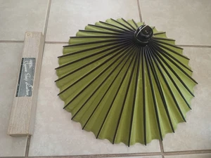 Vintage 1960's Japanese Shoji Green Paper Lantern Art Decor w/ Box - Picture 1 of 4