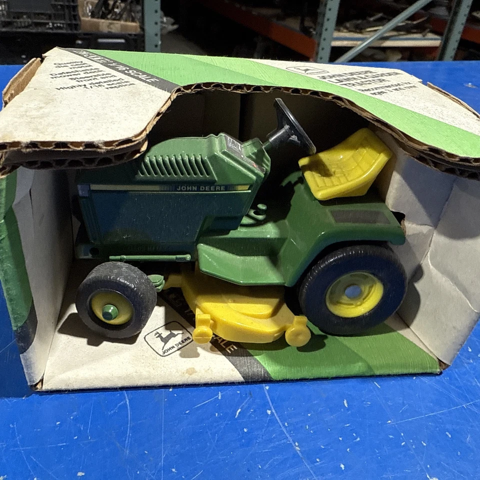 Vintage 1988 Ertl 1 16th Scale John Deere Lawn & Garden Tractor #5591