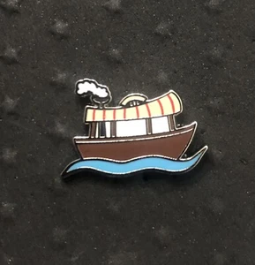2020 Walt Disney World Tiny Kingdom Series 3 JUNGLE CRUISE BOAT Pin - Bild 1 von 1